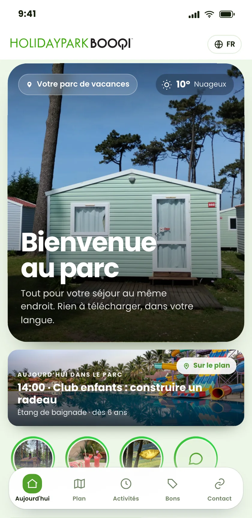 HolidayParkBooqi avec le guide numérique sur un téléphone